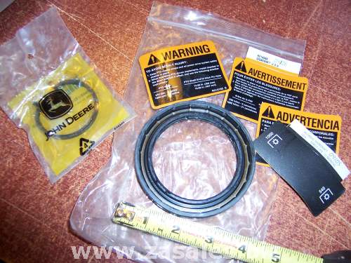 John Deere 6000 series PTO seal + clip 70-95-13 CFW 1 R129682