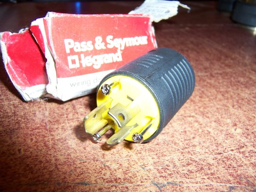 Pass and Seymour L715PGCM plug,277vac,15a,l7-15p,2p,3w